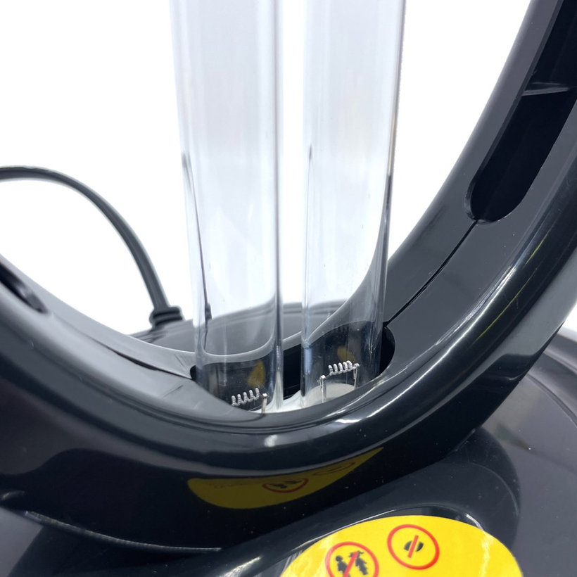 Germicídna dezinfekčná lampa pre sterilizáciu priestoru s ozónom