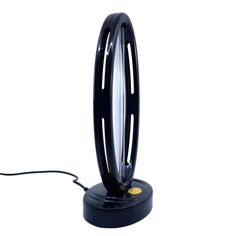 Germicídna dezinfekčná lampa pre sterilizáciu priestoru s ozónom