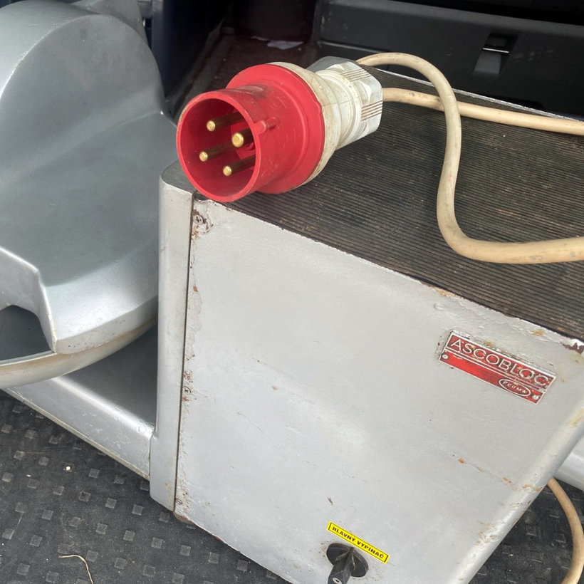 Vidlica 400V 32A/5 IVNO 3253