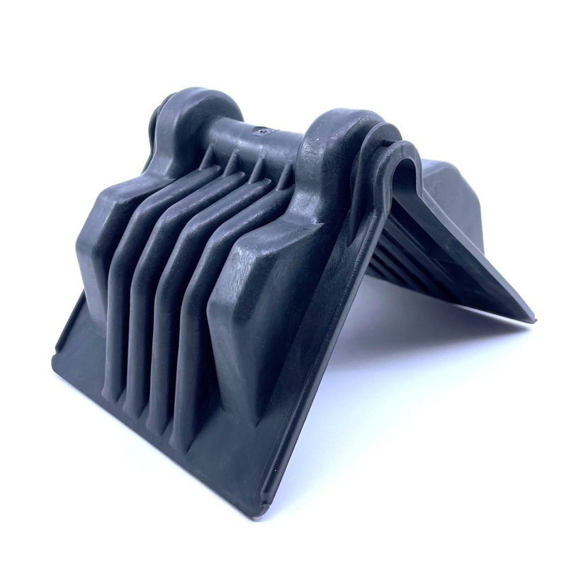 Ochranný plastový roh TWARDY 220x150x130mm