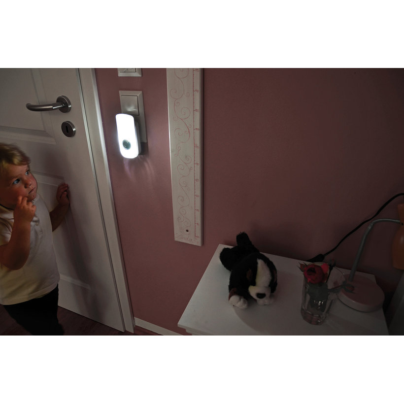 LED Bezpečnostná lampa so senzorom s pohybovým PIR detektorom