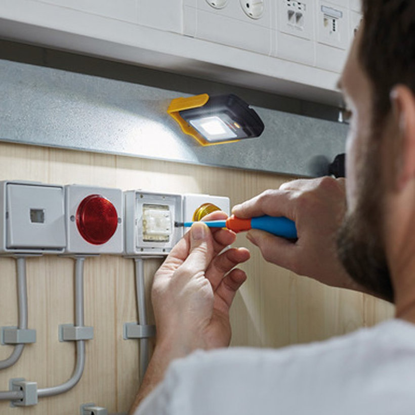 SMD LED univerzálne svietidlo HL DB43 MH