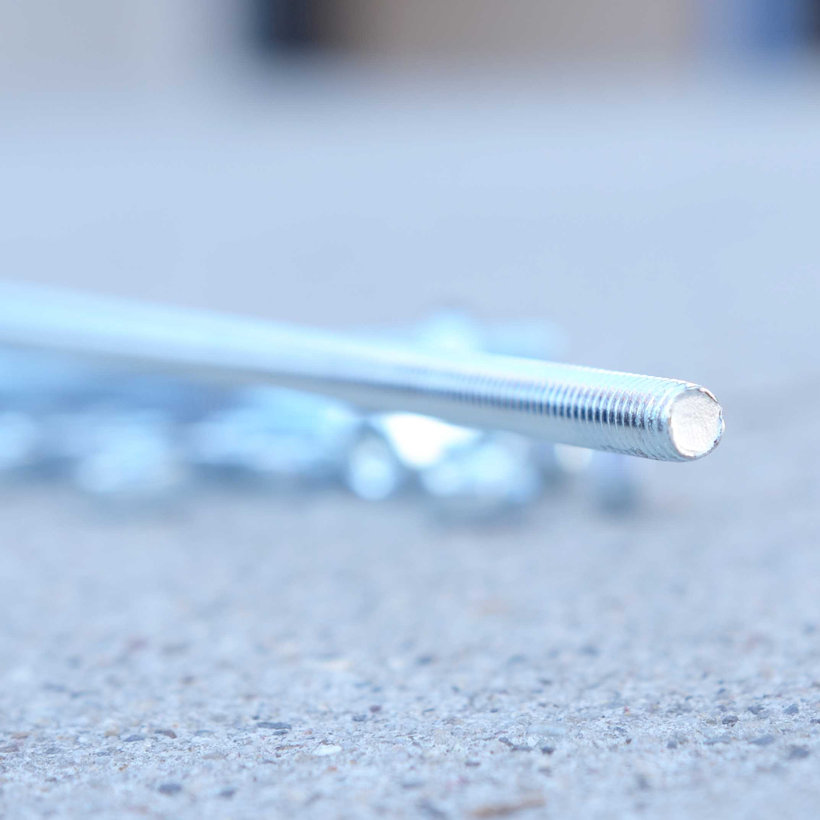 Závitová tyč DIN 975 4.8 zn M27x1000