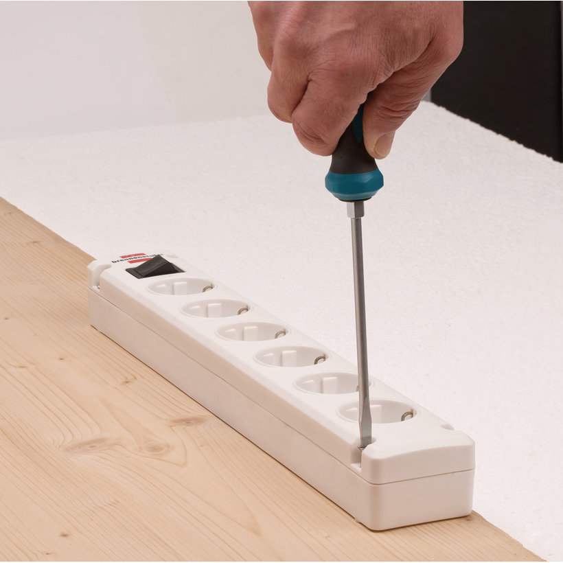 Zásuvka 6x biela lištová bez káblu BREMOUNTA