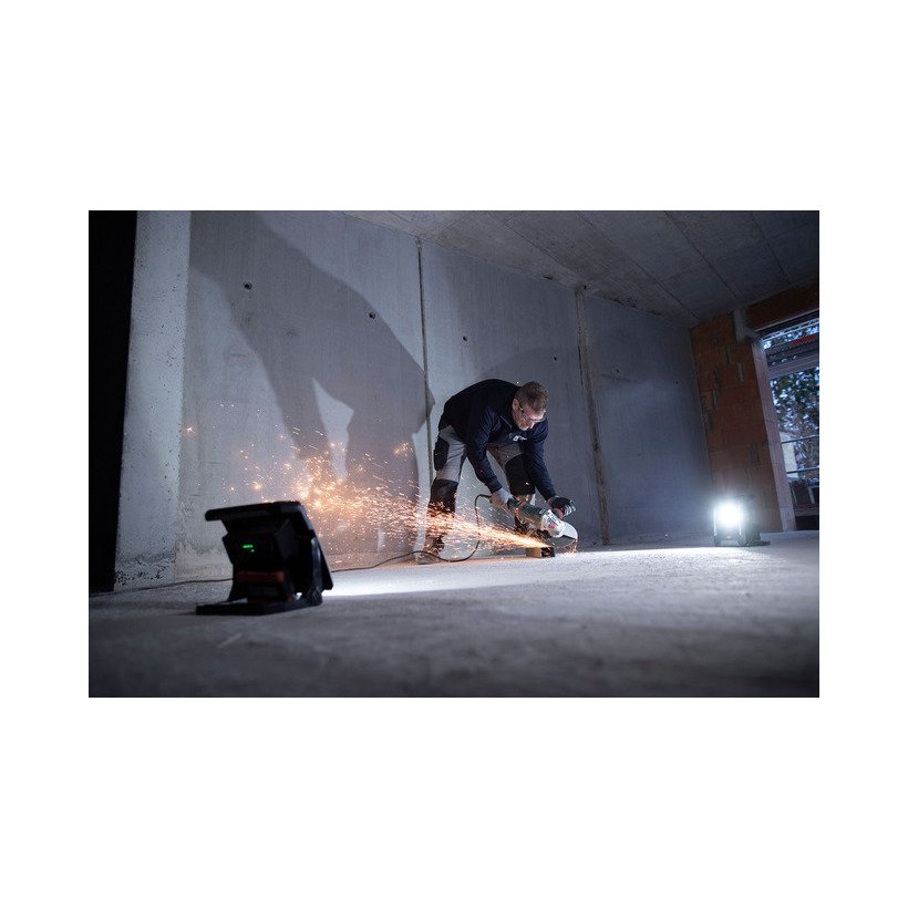 Mobilný LED reflektor batériový MULTI