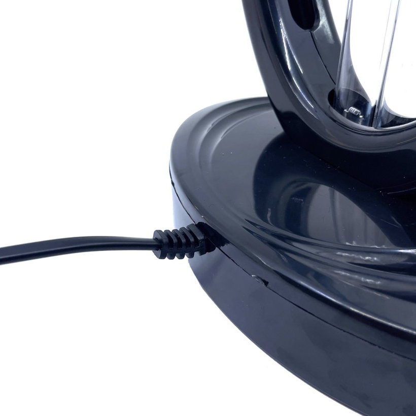 Germicídna dezinfekčná lampa pre sterilizáciu priestoru s ozónom